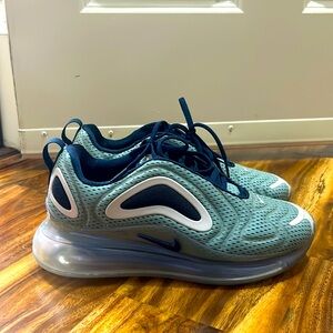 Nike Airmax 720 size 8